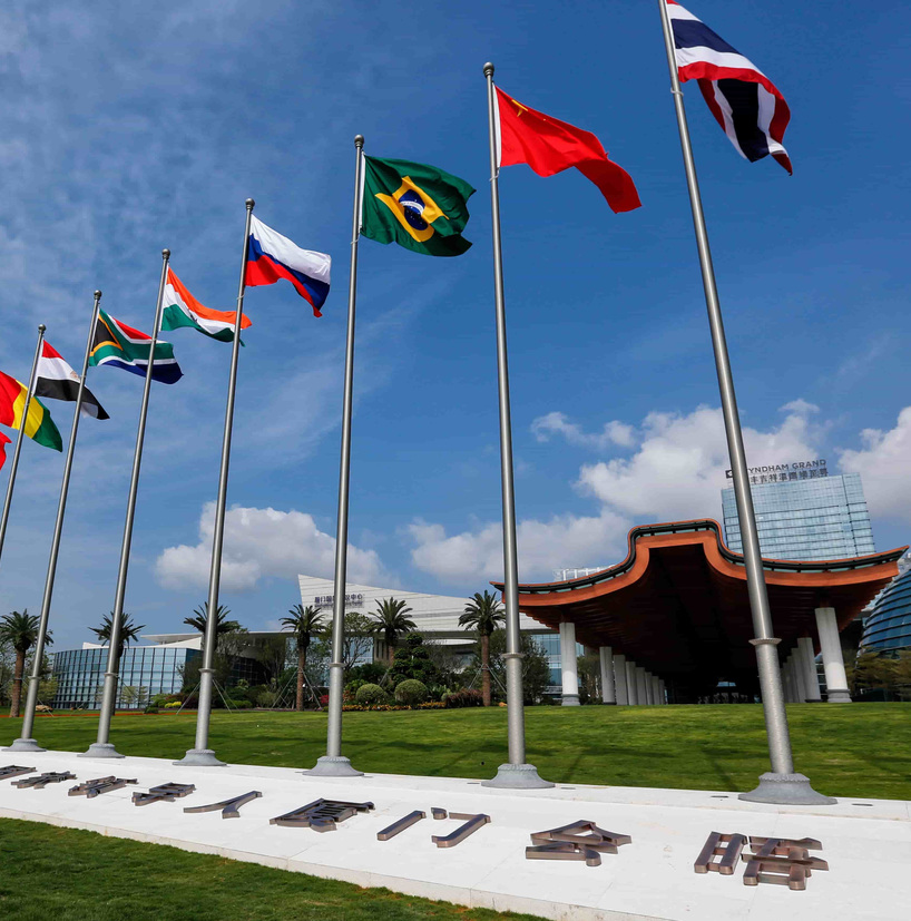 <h4>厦门金砖五国峰会主会场迎宾几字梁</h4><p>厦门金砖五国峰会主会场迎宾几字梁</p>