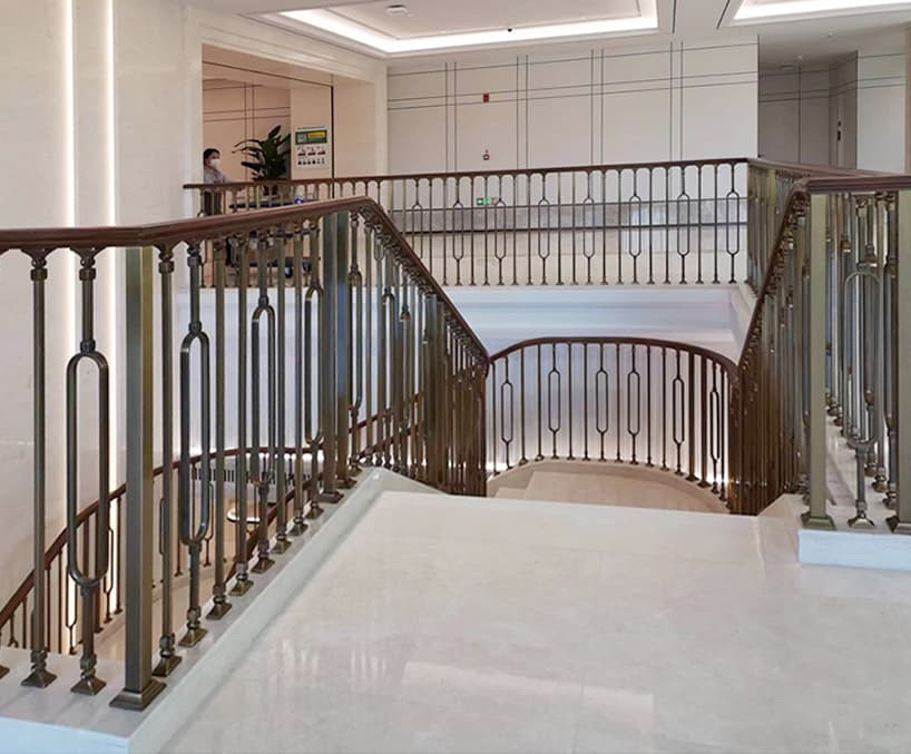 <h4>华为青浦练秋湖研发中心铜艺栏杆</h4><p>华为青浦练秋湖研发中心铜艺栏杆</p>