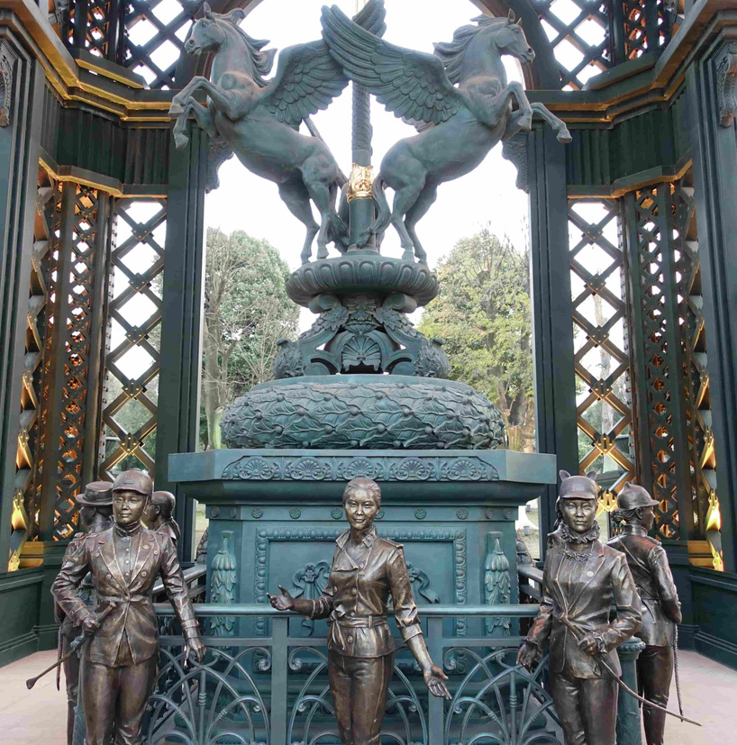 <h4>海澜集团总部雕塑</h4><p>海澜集团总部雕塑</p>